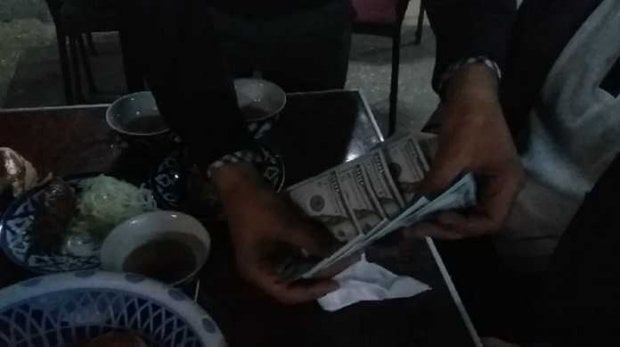 Namanganda ziyofat bahonasida bojxona xodimiga pora taklif qilgan shaxs ushlandi
