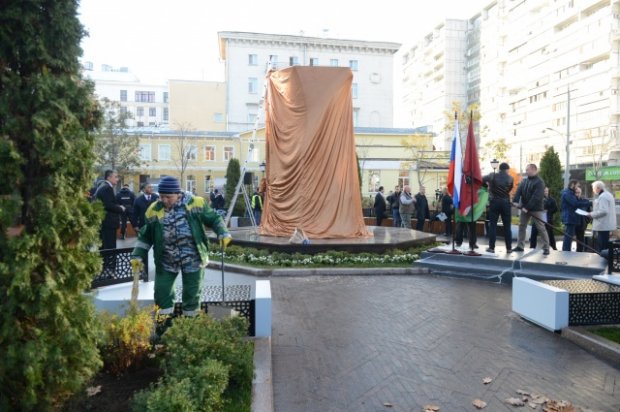 Москвада Ислом Каримов ҳайкали очилиши арафасида (фото)