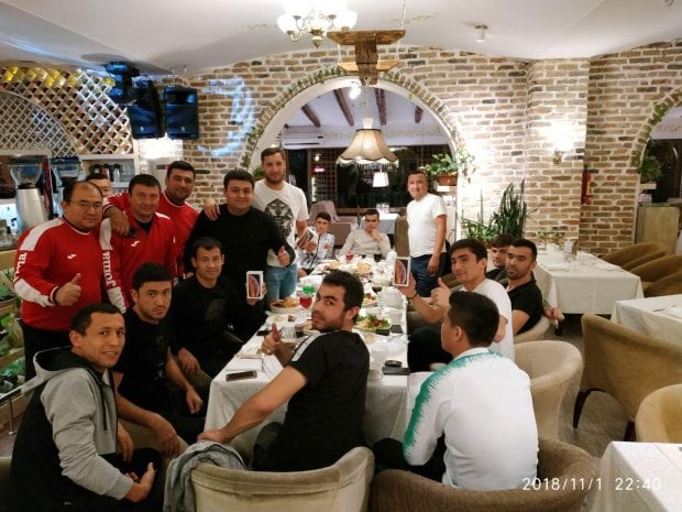 "Navbahor"ning uch nafar futbolchisi "iPhone XS" telefoni bilan taqdirlandi
