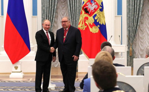 Путин Алишер Усмонов ва унинг рафиқасини орден билан тақдирлади (фото)