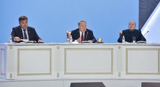 Nazarboyev hayotdan nolishni yaxshi ko‘radigan qozog‘istonliklarga qabristonga borishni maslahat berdi