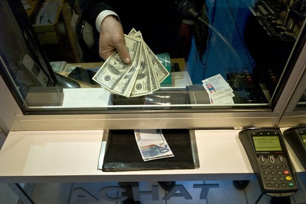 Yevrokomissiya dollar o‘rniga yevrodan faolroq foydalanishga chaqirdi
