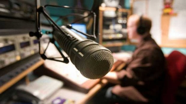 Radioboshlovchi efir vaqtida tinglovchini o‘z joniga qasd qilishdan qutqarib qoldi