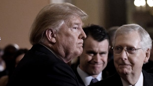 Трампнинг рейтинги шатдаун ортида пасайиб кетди