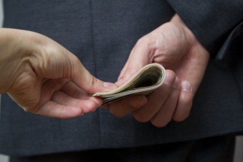 Talabadan 600 ming so‘m olgan dekan o‘rinbosari qo‘lga tushdi