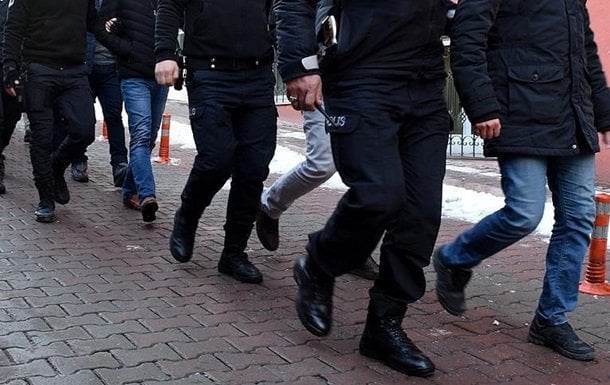 Turkiyada davlat to‘ntaruviga urinish ishi bo‘yicha 640 dan ko‘proq odam qo‘lga olindi