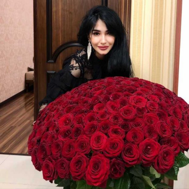 Заринага 300 та атиргулни ким совға қилди? (фото)