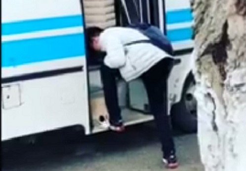 Самарқандлик олифта ўқувчилар иштирокидаги видео муҳокамаларга сабаб бўлди (видео)