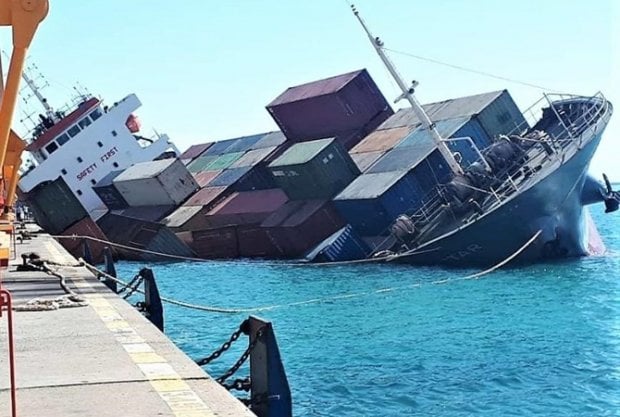 Eron portida yuzlab konteynerlar ortilgan savdo kemasi choʻkib ketdi