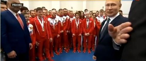 Putin bahaybat tansoqchisini chetga surib qoʻydi (video)