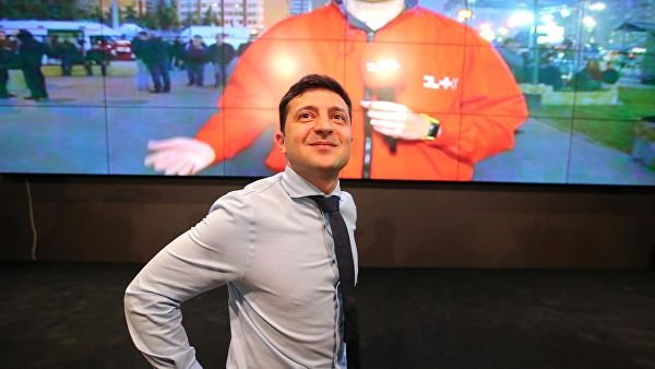 Poroshenko shtabida Zelenskiy Charli Chaplinga qiyoslandi