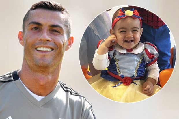 Ronaldu qizi bilan o‘yinqaroqlik qildi (video)