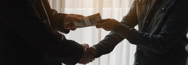 Yuridik universitetga o‘qishga kiritib qo‘yaman deb 11 000 dollar olgan shaxs ushlandi