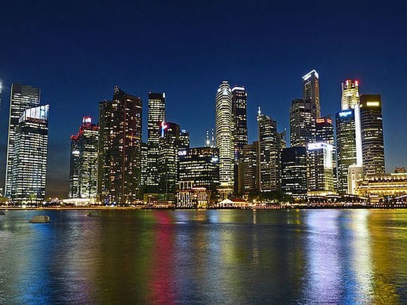 Singapur aeroportida dunyodagi eng yirik sun’iy sharshara paydo bo‘ldi (video)