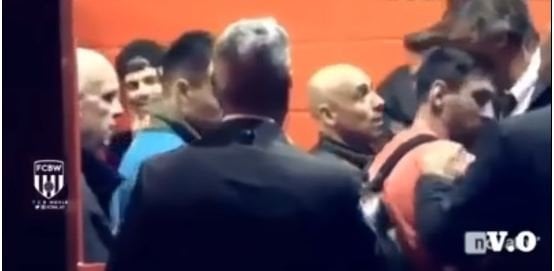 Kutilmagan kadr: Lukakuning onasi Messini bagʻriga bosdi (video)