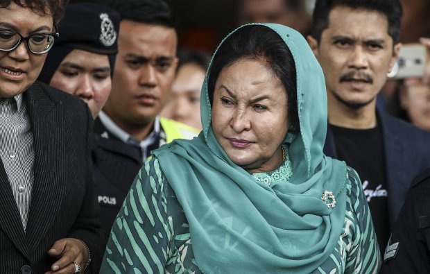 Malayziya sobiq bosh vazirining rafiqasi 23 mln dollarga taqinchoq sotib olgan