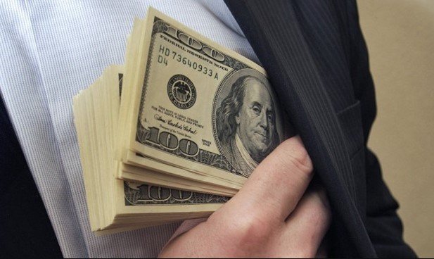 Qo‘shnisini 10 000 dollarga "uxlatgan" shaxs qo‘lga olindi