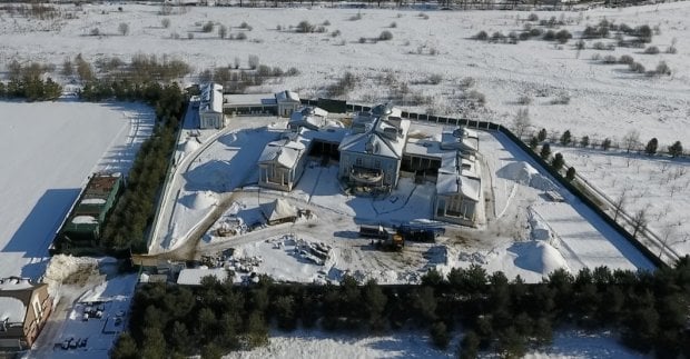 «Novaya gazeta» Dmitriy Medvedev qo‘riqchisining Rublyovkada uyini aniqladi