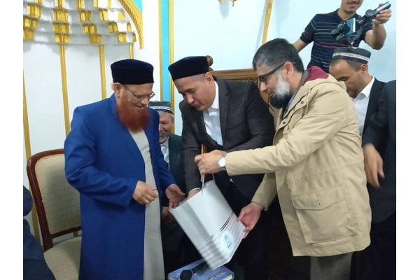 Шайх Муҳаммад Тақий Усмоний камтарликларидаги салобат