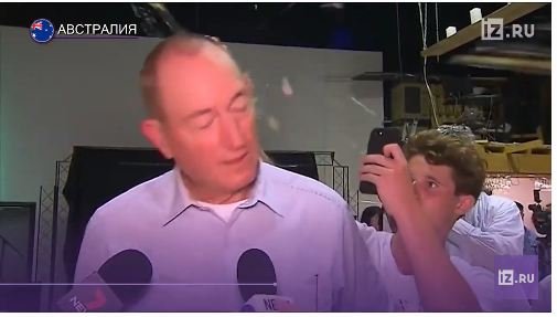 Yangi Zelandiyadagi terakt haqida gapirgan senatorning boshiga tuxum bilan urishdi (video)