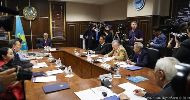 Qozog‘iston prezidenti qozoq tilini bilishga imtihon topshirdi (video)