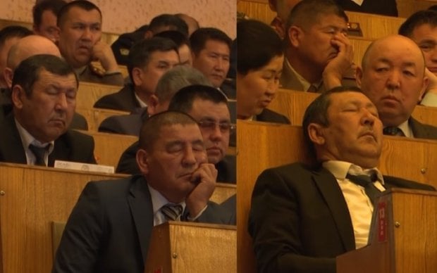 Prezident yig‘ilishida uxlab qolgan rahbarlar videoga olindi