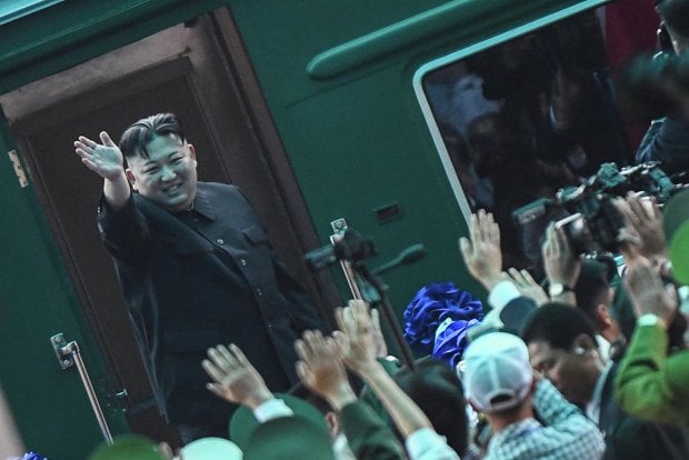 Kim Chen In Rossiyaga yetib keldi va rus nonini tatib ko‘rishdan bosh tortdi