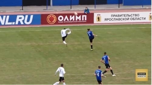 Antiqa voqea!!! Futbolchi o‘yin paytida havodagi qushni urib tushirdi (video)