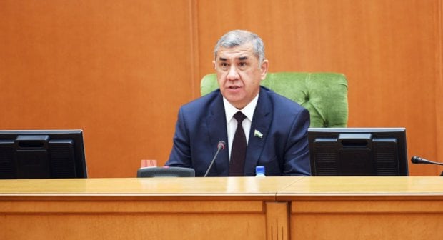 Сенат раиси миллиардлаб маблағлар қандай қилиб четга чиқиб кетиши ҳақида гапирди