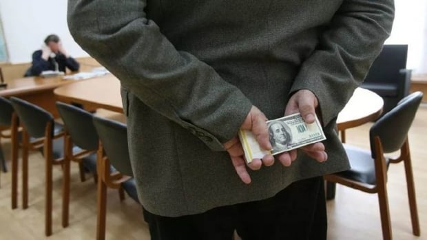 Тайлоқ туман ИИБ инспектори 60 минг доллар пора билан қўлга тушди
