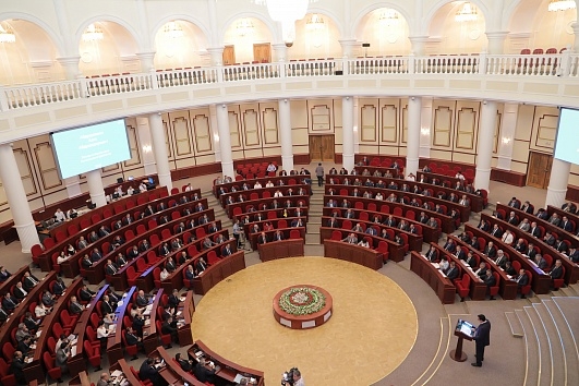 Депутат ҳукумат эътиборини 11-синф битирувчилари тақдири нима бўлиши ҳақидаги масалага қаратди