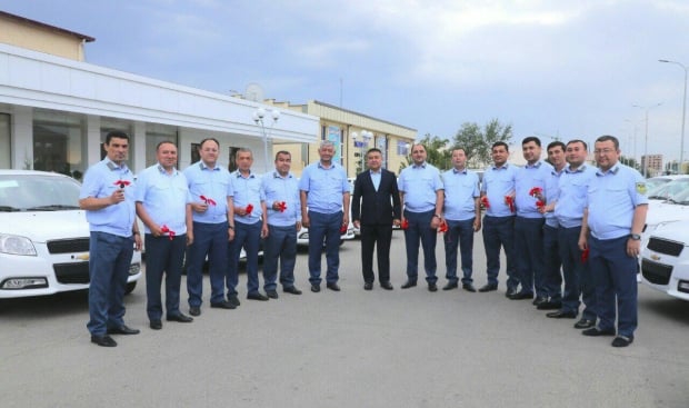 Тошкент вилоятининг 14 та туман давлат солиқ инспекцияси раҳбарларига хизмат машиналари топширилди