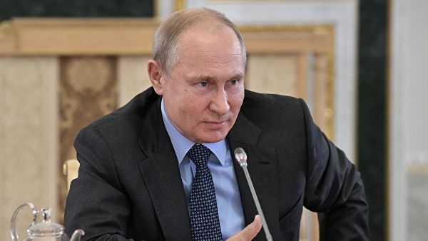 Путин болалар учун энг фойдали китоблар Қуръон, Инжил ва Таврот эканлигини айтди