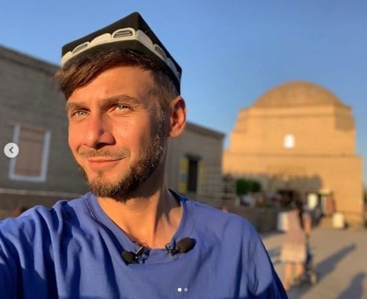 «Муз ТВ» бошловчиси Андрей Разиграев «Отпуск без путёвки»ни олиш учун Ўзбекистонга келди