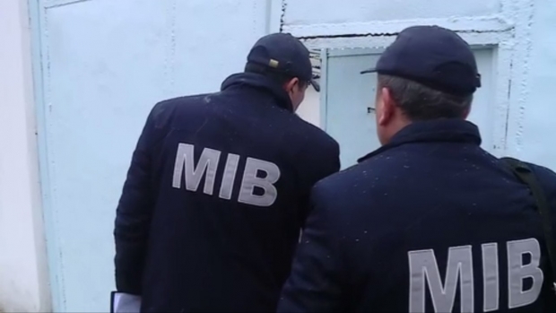 Электр тармоқлари ходими МИБ инспекторини калтаклаб, ёнидаги пулларини ўғирлаб кетди