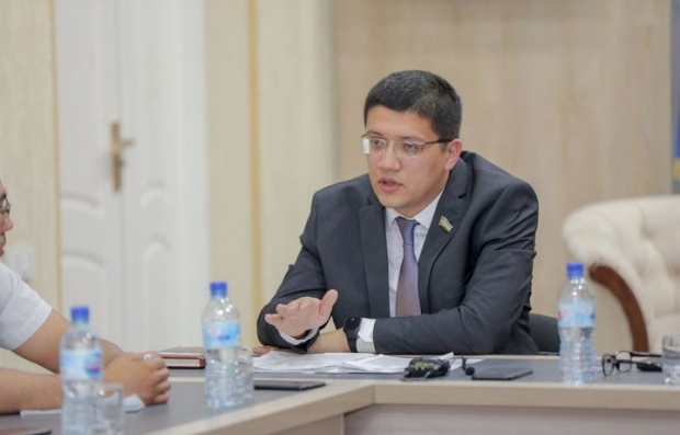 Депутат прописка муаммоси ҳақида: «Бу масала шундай қолмайди, ўзгариш бўлади. Узоқ кутмайсизлар»