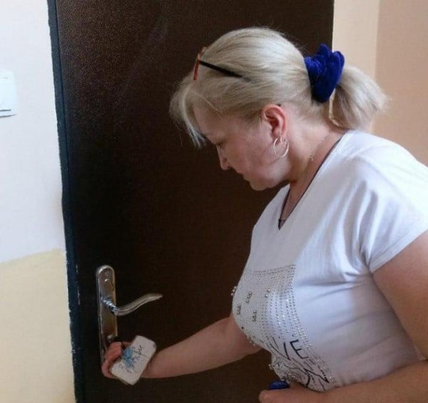 Юнусобод туманида яшовчи аёлга Президент совғаси берилди