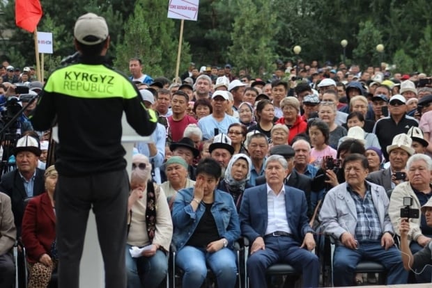 Қирғизистон собиқ президенти Атамбоевнинг тарафдорлари Бишкекда митингга чиқишди
