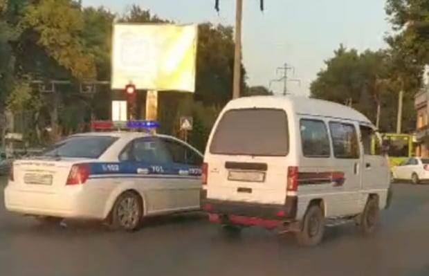 Тошкентда «Дамас» ҳайдовчиси ЙПХ ходимларидан қочди. ИИББ расмий маълумот берди (видео)