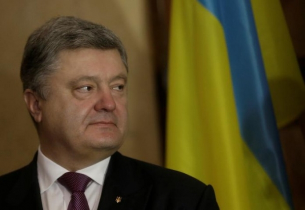 Порошенко оиласи билан Украинани тарк этди