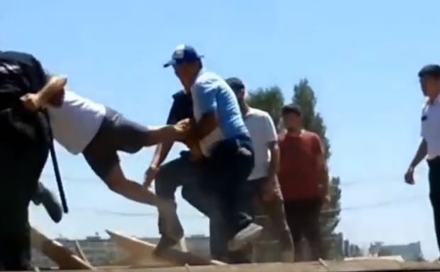 Olmazor tumani hokimi o‘rinbosari ishtirokidagi yangi video tarqaldi