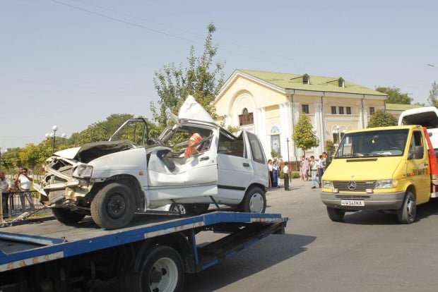 Farg‘onada YTHga uchragan avtomobillar «paradi» bo‘lib o‘tdi (foto)