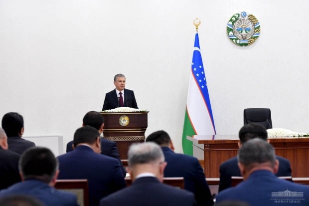 Prezident: «O‘qituvchilarni paxtaga, ko‘cha supurishga jalb qilib, obro‘-e’tiborini tushirdik»