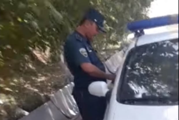 Qashqadaryoda YPX xodimi haqoratlandi: «Formani yechib, ayollar kiyimini kiyib oling» (video)