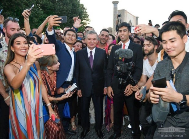 Shavkat Mirziyoyev blogerlarga: "Bilingki, prezident sizlarni doim qo‘llab-quvvatlaydi"
