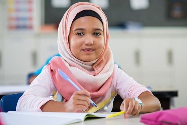 Belgiya sudi maktabdagi ro‘mol taqiqini noqonuniy deb topdi