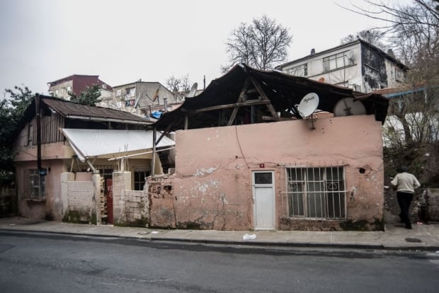 Turkiyada noma’lum inson kambag‘allarga pul qoldirib ketmoqda