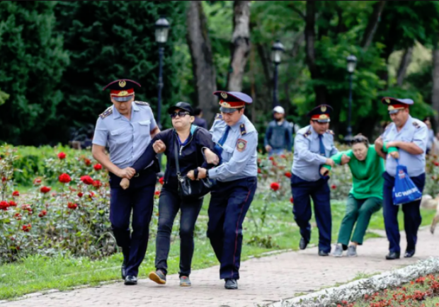 Qozog‘istonda Xitoy fabrikalarini qurmaslik talabi bilan namoyish o‘tkazildi (video)