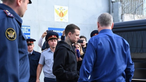 Александр Кокорин ва Павел Мамаев озодликка чиқишди (видео)