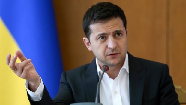Украинада Зеленскийни ҳокимиятдан четлатишга уриниш бўлаётгани маълум қилинди